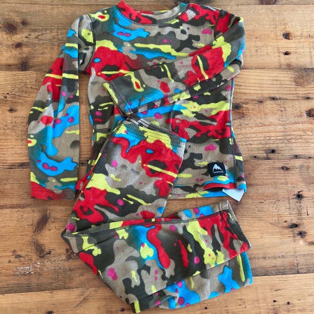 Kids Burton fleece base layer sz 5 in great shape.